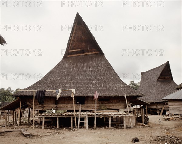 The three-level structure of Karo Batak houses corresponds to ideas of the cosmos