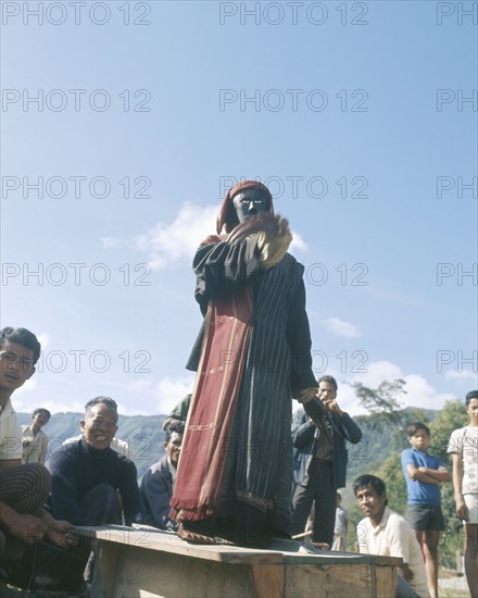 A performance of a life-sized puppet known as Si gale gale