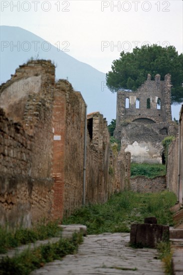 Street off Via di Nola, Pompeii