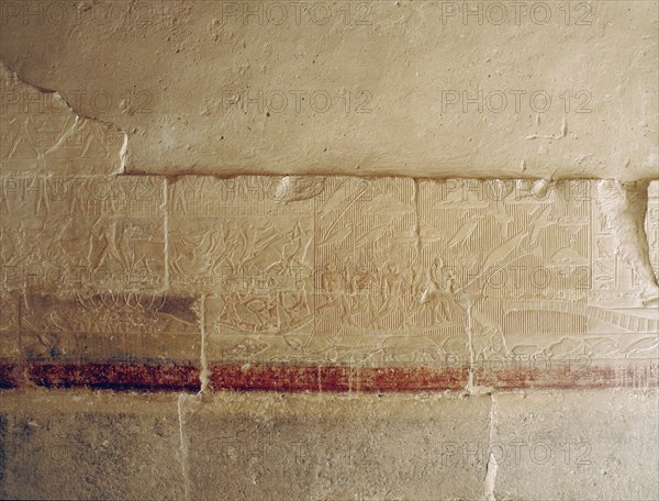 A scene in relief in the tomb of the vizier Mereruka showing a papyrus thicket teeming with animals and birds