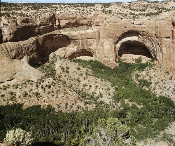 Betatakin a cliff dwelling with 135 rooms