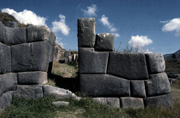 Sacsahuaman, doorway