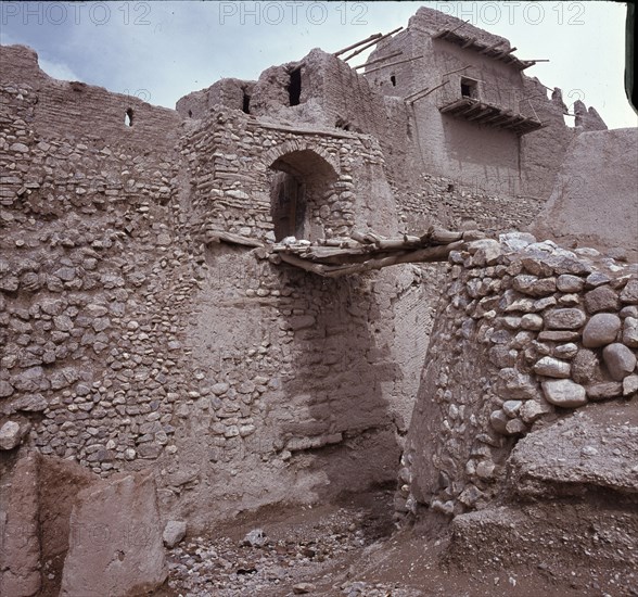 Izad-khast was a fortified town, now deserted, between Isfahan and Shiraz