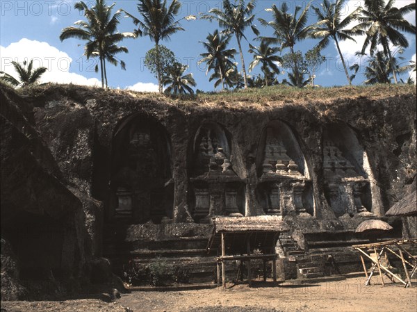 Candi, stone replicas of the cosmic mountain, at Gunung Kawi