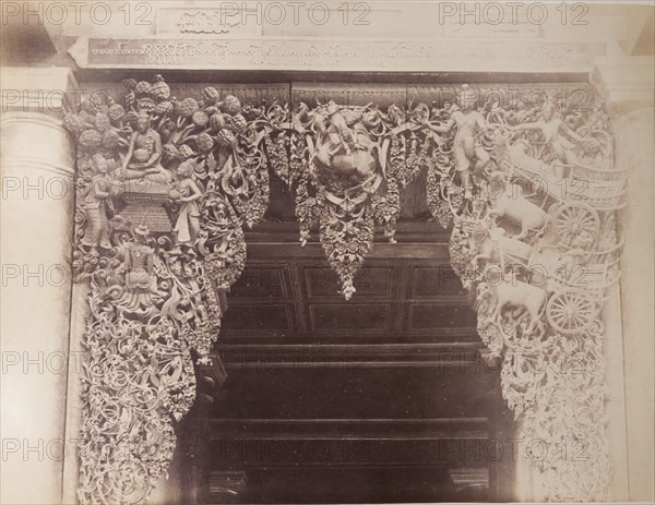 Wood carving at Shwe Dagon Pagoda