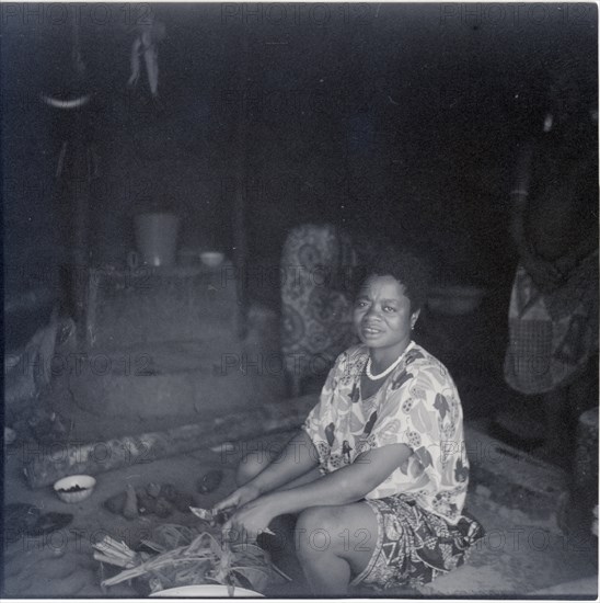 [Mbizjoz?] woman cutting vegetables