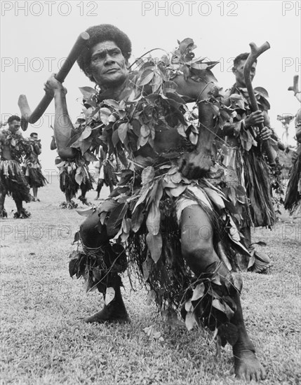 Men perform the 'meke i wau'