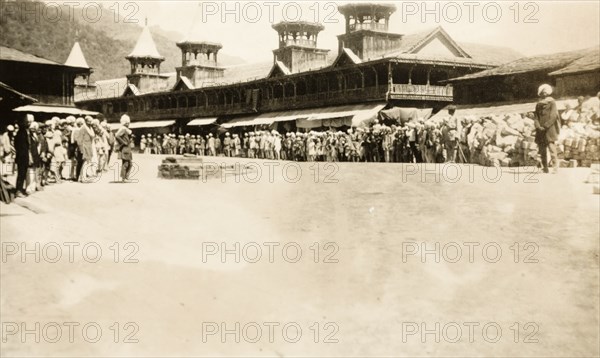 Crowds at a chowk in Mandi, India