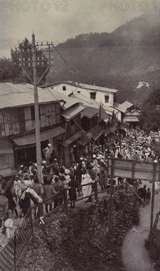 Crowds at Mussoorie Bazaar