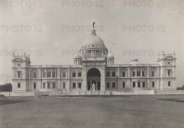 Rear elevation of the Victoria Memorial and Lord Curzon's statue