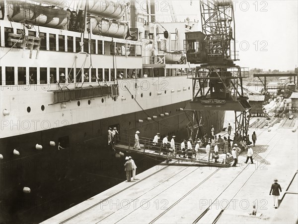 Crew disembarking from SS Franconia