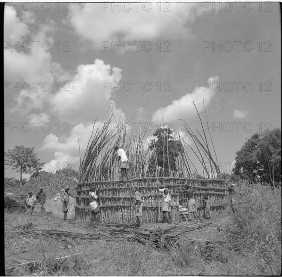 Erecting roof