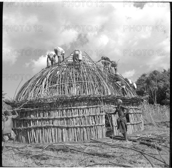 Erecting roof