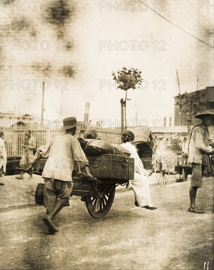 Handcart on a harbourside road in Seoul