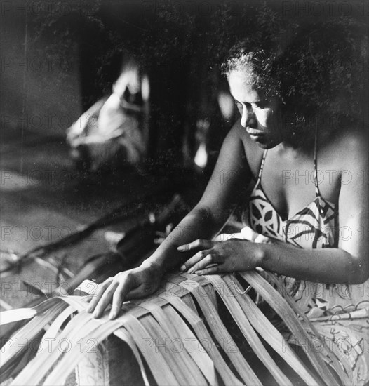 Weaving pandanus leaves