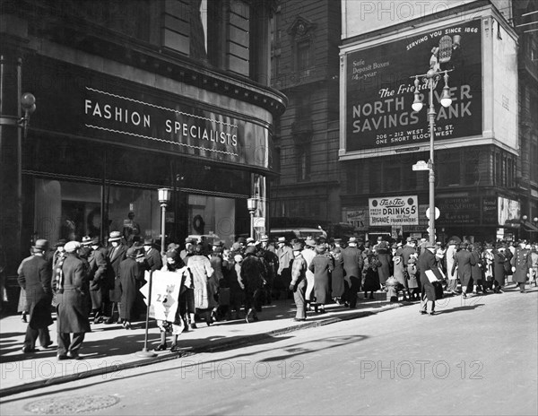 New York Christmas Shoppers