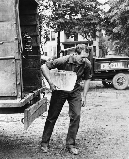 Red Grange Carrying Ice