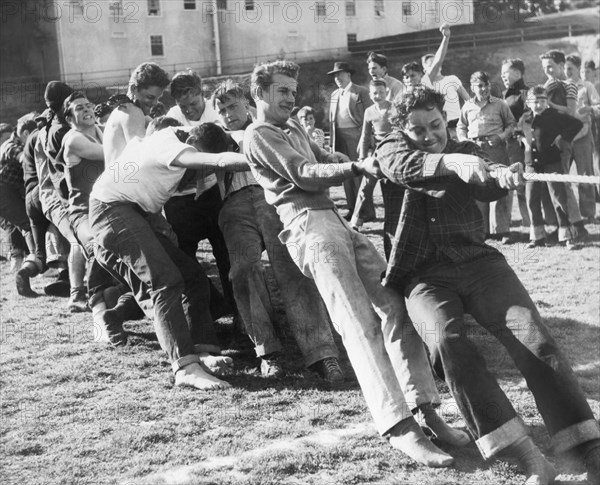 Kids Have Tug Of War Battle