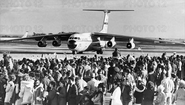 Vietnam POWs Arrive