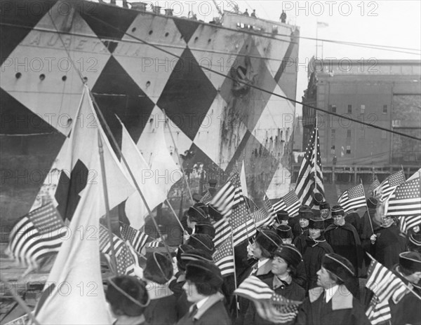 Red Cross Nurses Greet Troops