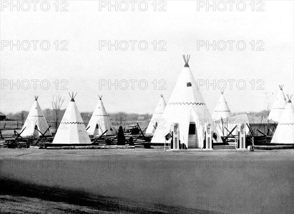 Wigwam Village Gas Station