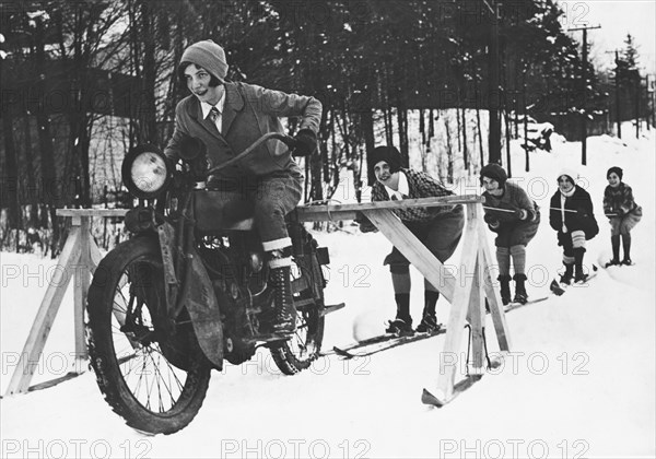 Motorcycle Skiing