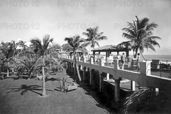 Roney Plaza Garden Promenade