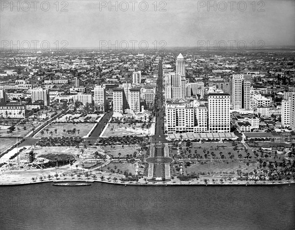 Looking up Flagler Street at downtown Miami