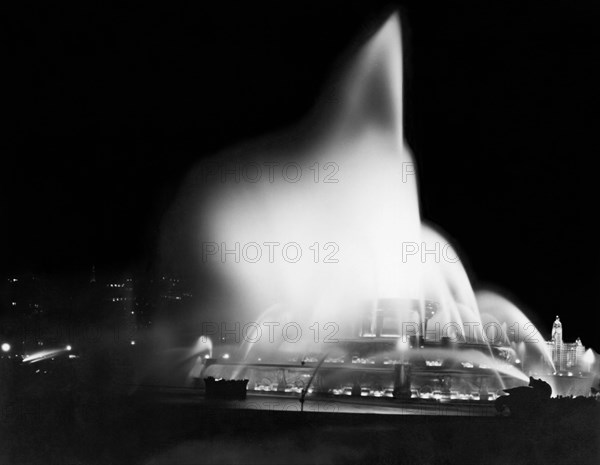 Buckingham Fountain At Night