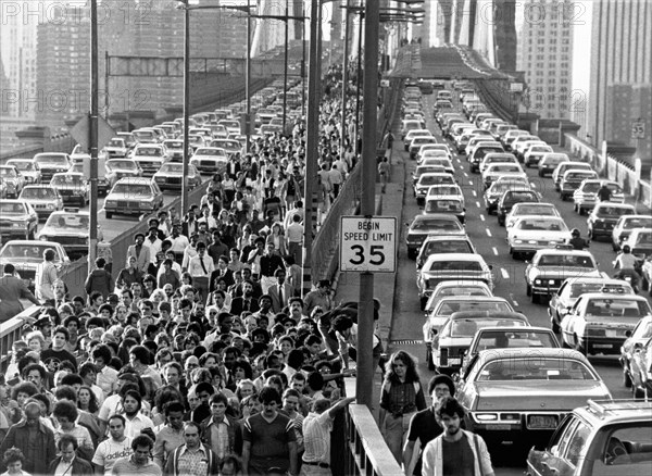 Blackout Jams Brooklyn Bridge