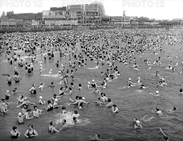 New Yorkers At Coney Island