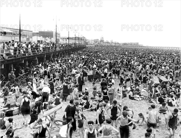 800,000 At Coney Island Today