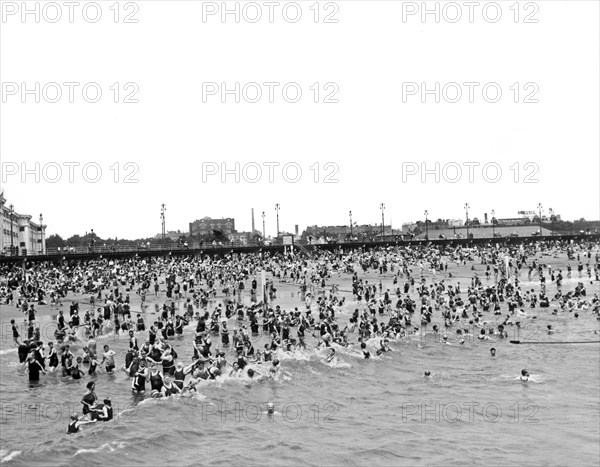 New Yorkers At Coney Island.