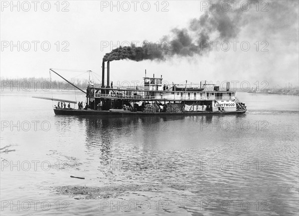 The Sternwheeler "Lightwood"