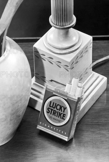 Lucky Strike Cigarettes Pack