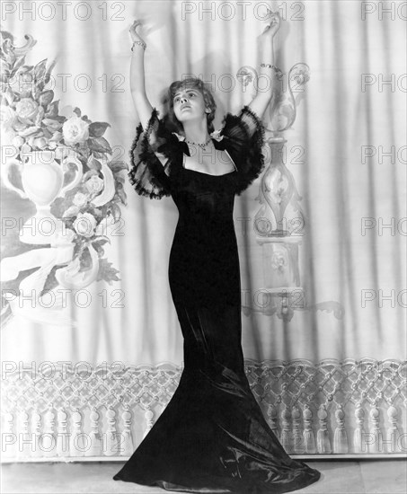 Lillian Bond Looking Elegant