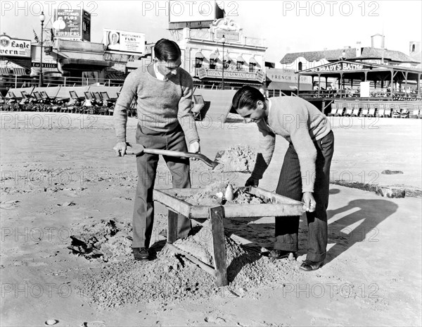 Jobless college graduates join the ranks of beachcombers in Atla