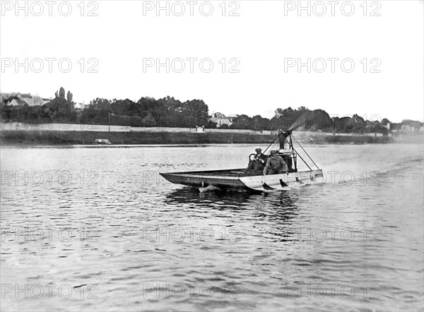 Aviator Count de Lambert sets a new world water record