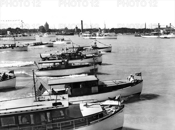 The start of the Liggett Trophy race on the Detroit River in Mic