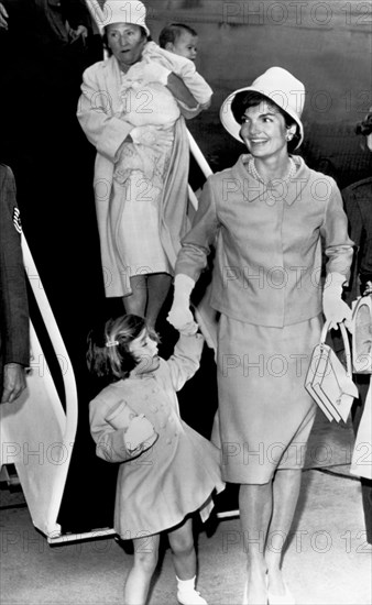 Jacqueline Kennedy With Child - Photo12-Underwood Archives-UIG