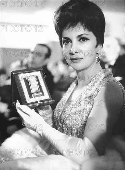 Gina Lollobrigida Wins Award