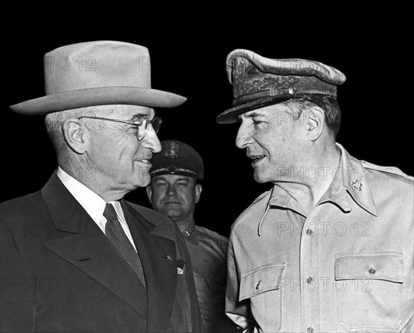 Harry Truman and MacArthur