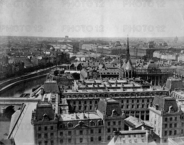 towards la sainte-chapelle