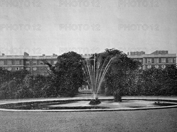 Hampton court palace, england