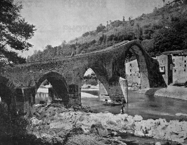 Pont de borgo a mozzano bridge