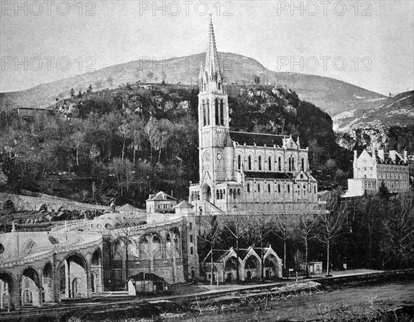 Townscape of lourdes