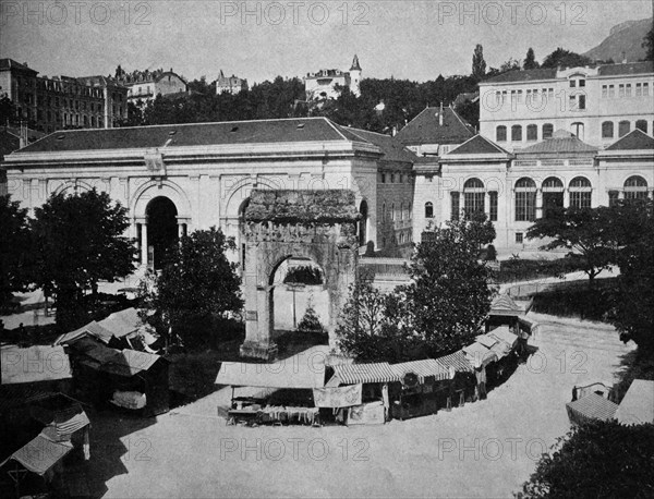 Place des bains square