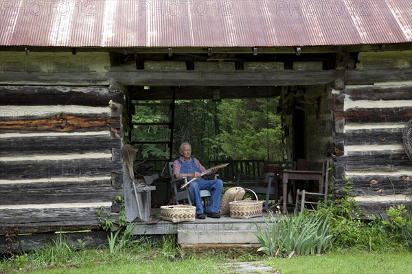 Basket weaver in Log Cabin 2010