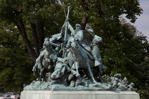 Federal Cavalry Officer with Sabre raised charges into Battle 2010