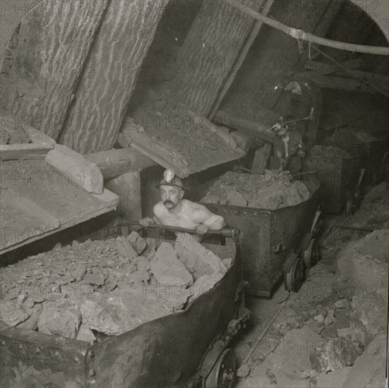 A mile underground--loading and handling cars with copper ore, Calumet-Hecla Mines, Calumet, Mich. 1916
